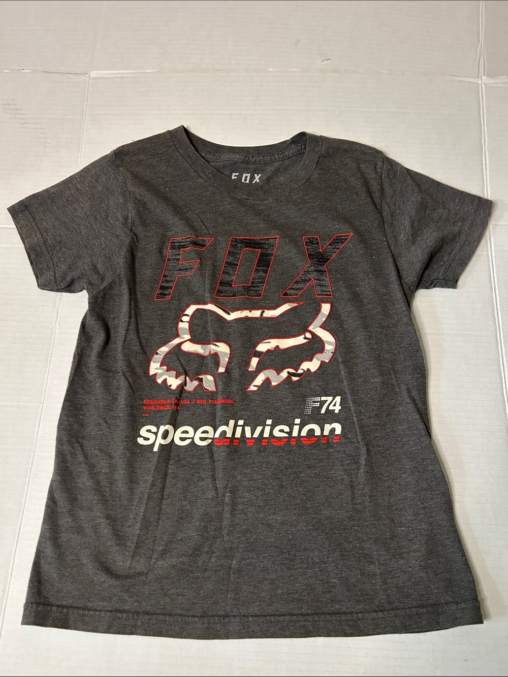 Fox Dark Gray Short-Sleeve 'Speeddivision' Graphic Tee with Red & White Accents